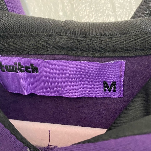 Twitch Purple Hoodie with kangaroo pocket in size M. - Picture 5 of 11